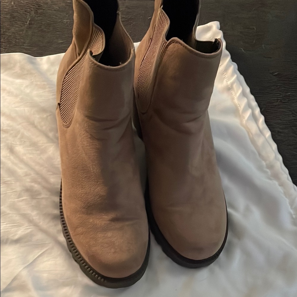 Women's Tan Ankle Boots